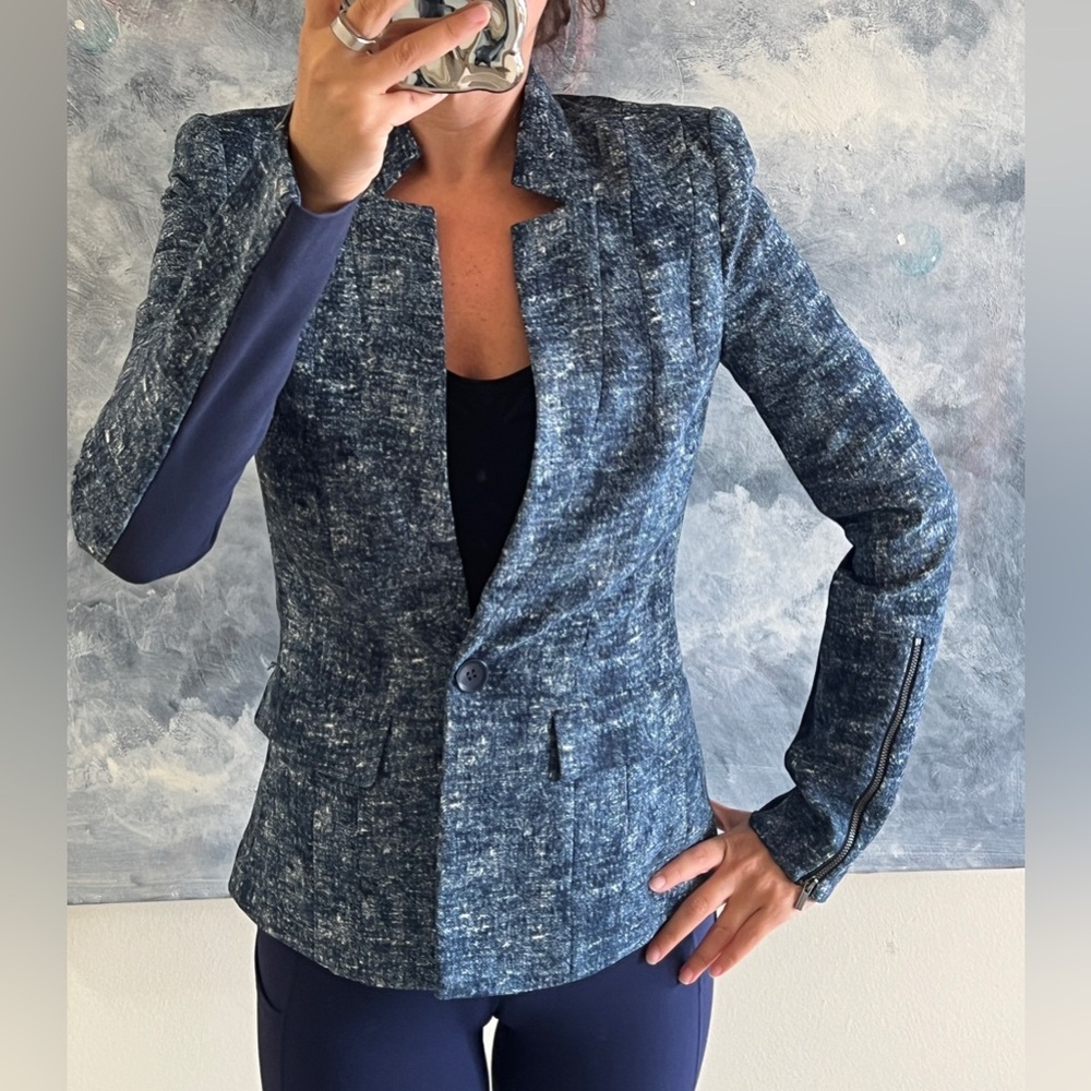 NWT BCBG MaxAzria Navy Fitted Blazer Classic & Chic